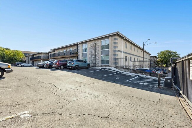 Photo - 2401 Manor Rd Unidad 214