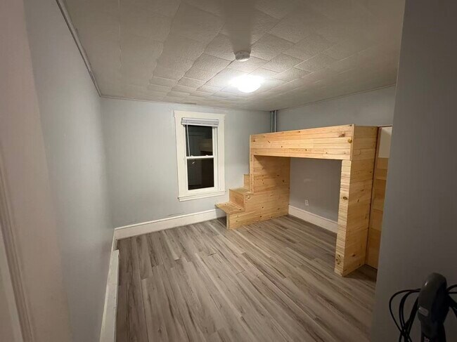 534 William St Unit 1N