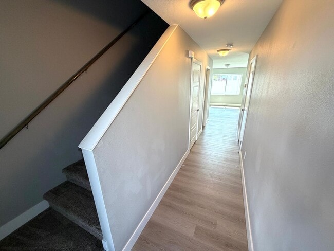 Building Photo - 640 Ptarmigan Ln Unit A