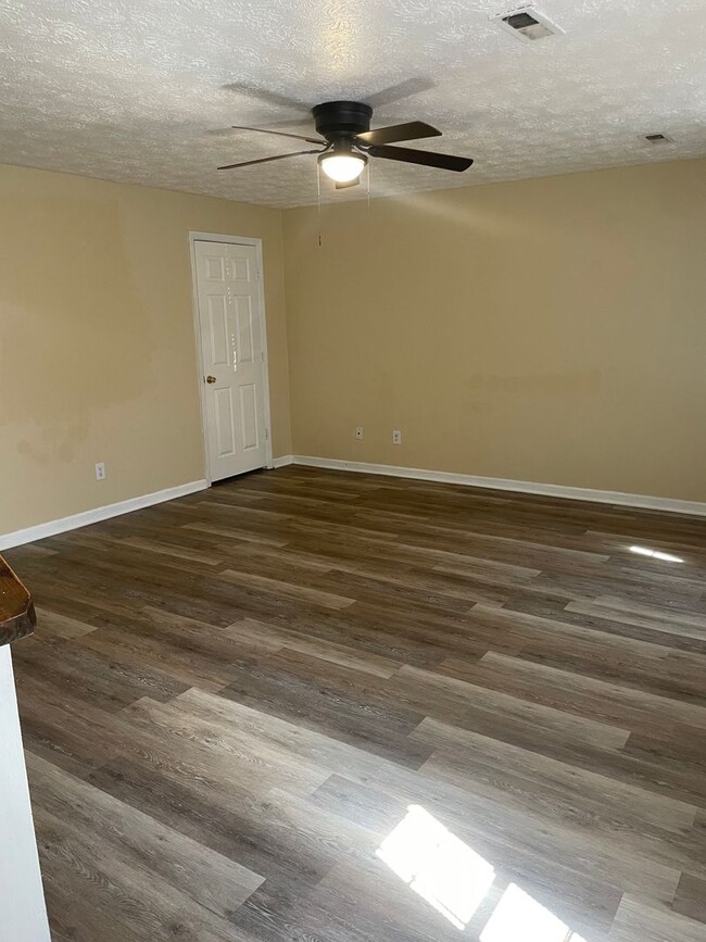 Photo - 3 Bedroom, 2.5 Bath Townhome in Lenlock