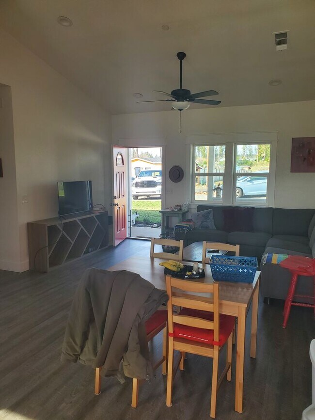 Photo - Fully Furnished cozy two-bedroom house