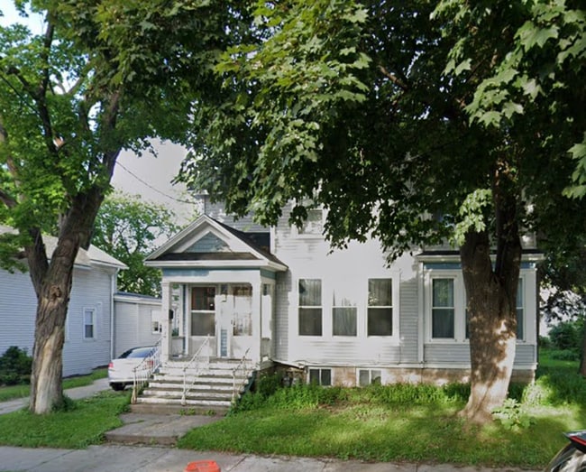 Building Photo - 628 Jefferson St Unit Lower