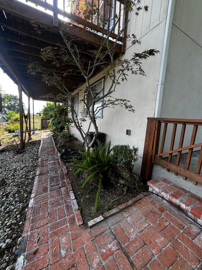 Photo - 260 Edwards St