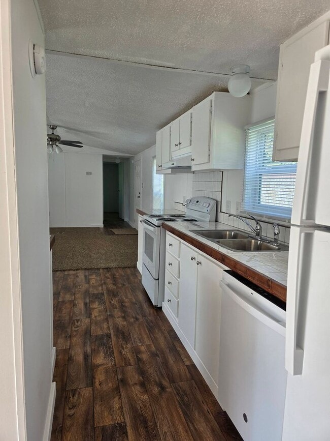 3135 Calloway Dr