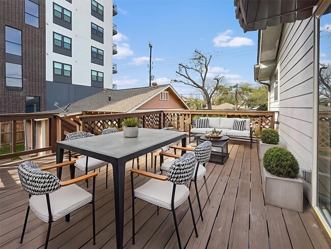 Photo - 914 1/2 W 21st St