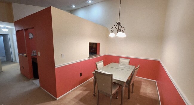Dining area - 2102 Doolittle Dr Unit 2102