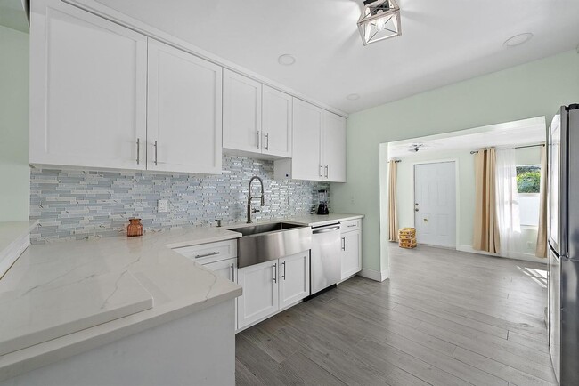 Photo - 135 E 28th St