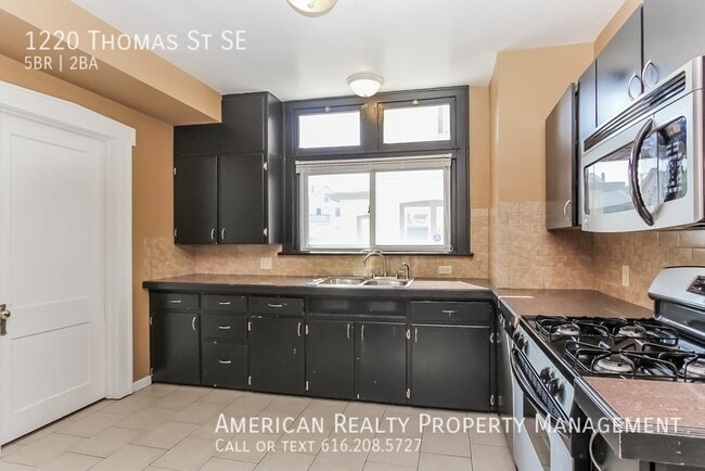 Photo - 1220 Thomas St SE