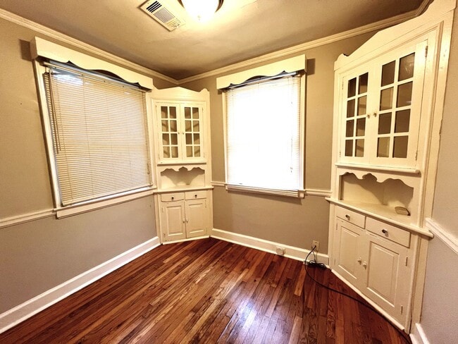 Photo - 2110 Windsor Ave