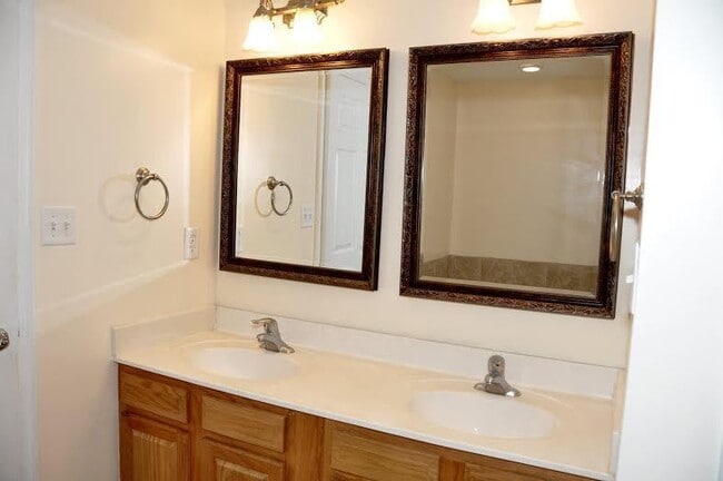 Building Photo - 4 Bedrooms, 3 Full Bathrooms and 1 Half Bath