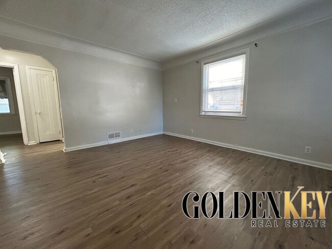 Photo - 9575 Longacre St