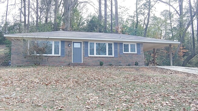 Building Photo - Nice 3 Bedroom Home off of Skyland Blvd