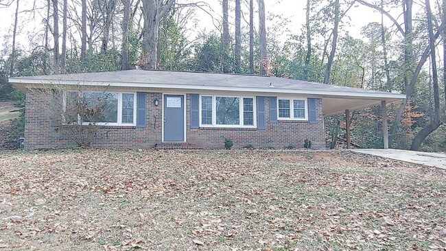 Nice 3 Bedroom Home off of Skyland Blvd - Nice 3 Bedroom Home off of Skyland Blvd