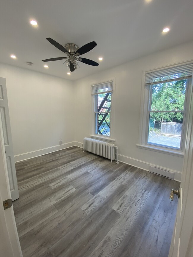 Photo - 471 Somerset St W Unit 2