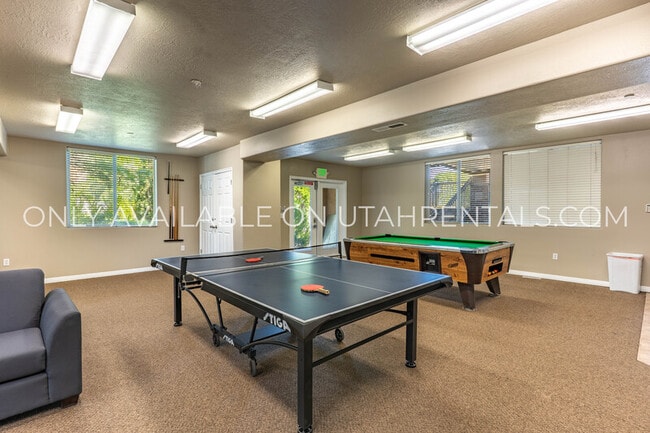 Building Photo - 859 E 620 N Rental