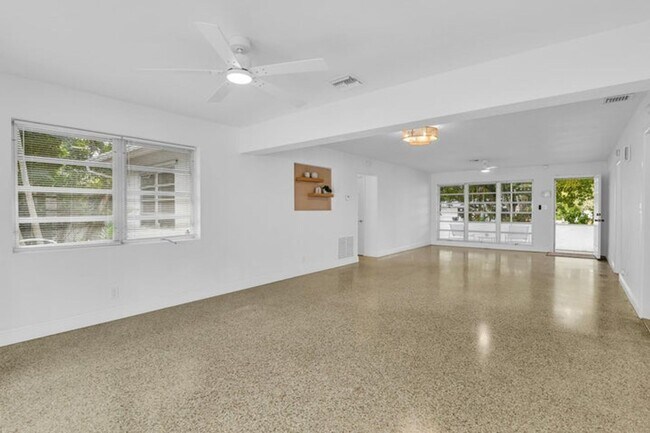 Photo - 702 Sunset Dr