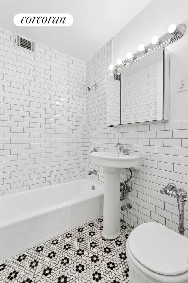 Photo - 10 W 87th St