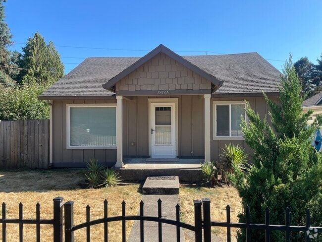 Front view - 12434 SE Reedway St Rental