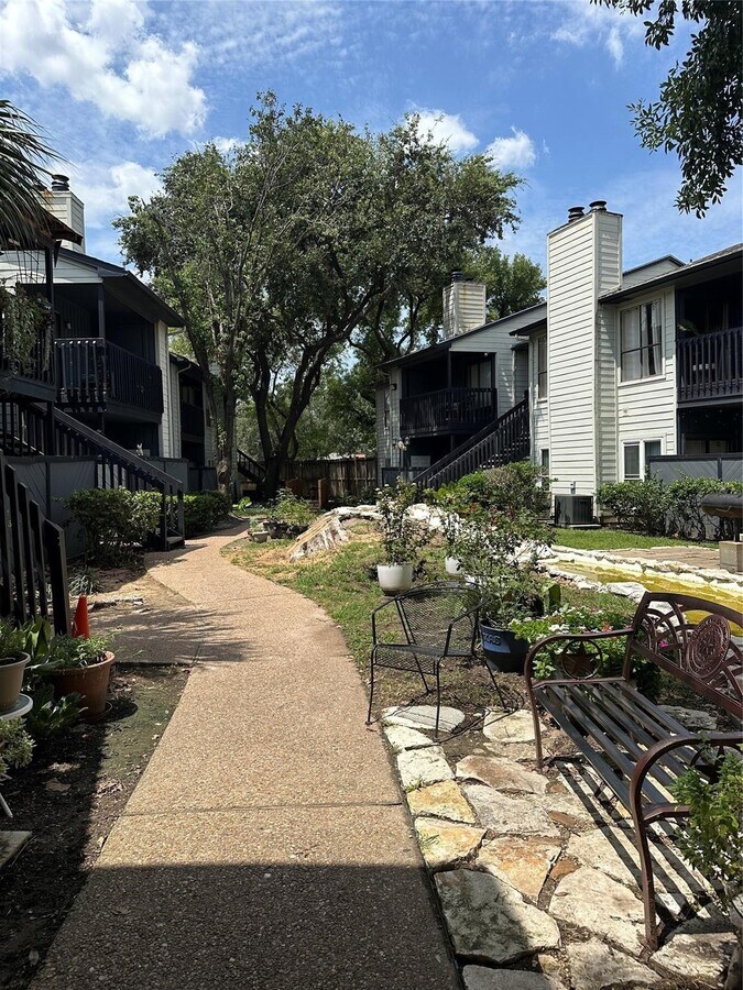 Photo - 9009 Richmond Ave. Unidad 110