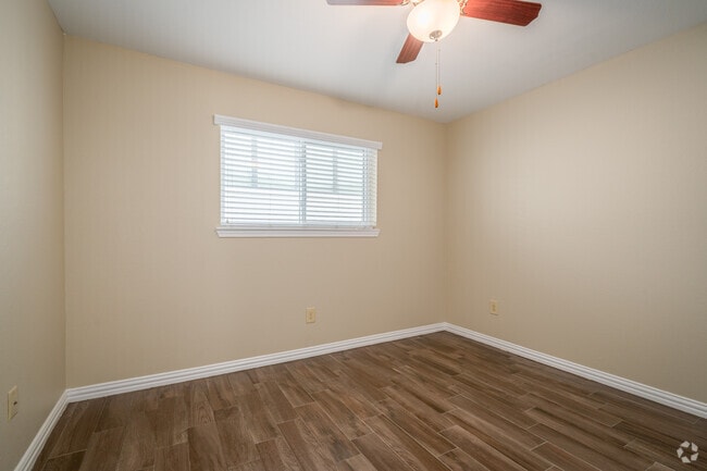 1BR, 1BA - 780SF - Bedroom - Twin Pines