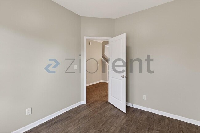 Photo - 291 Ranlo Ave