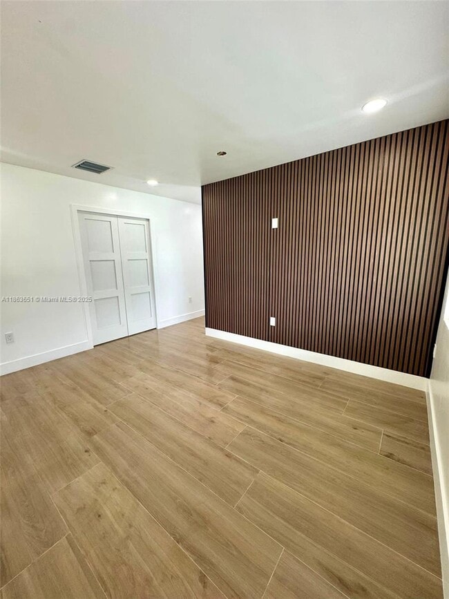 Building Photo - 501 SW 5th St Unit 2 Rental