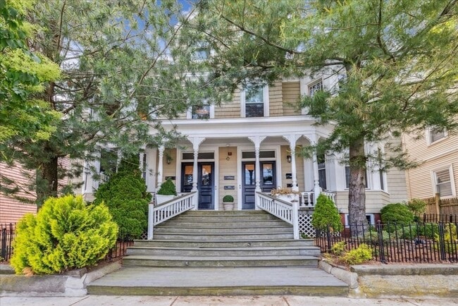 Photo - 46 Beacon St Unidad 2 Rental