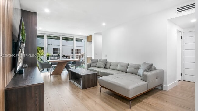 Photo - 2539 S Bayshore Dr Unit 212A