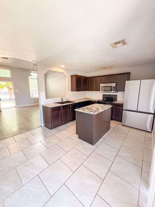 Photo - 6512 Taree Loop