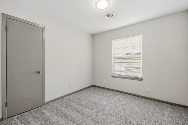 Photo - 4-Bedroom in Baytown's Craigmont Place with Washer, Dryer, and Fridge Included.