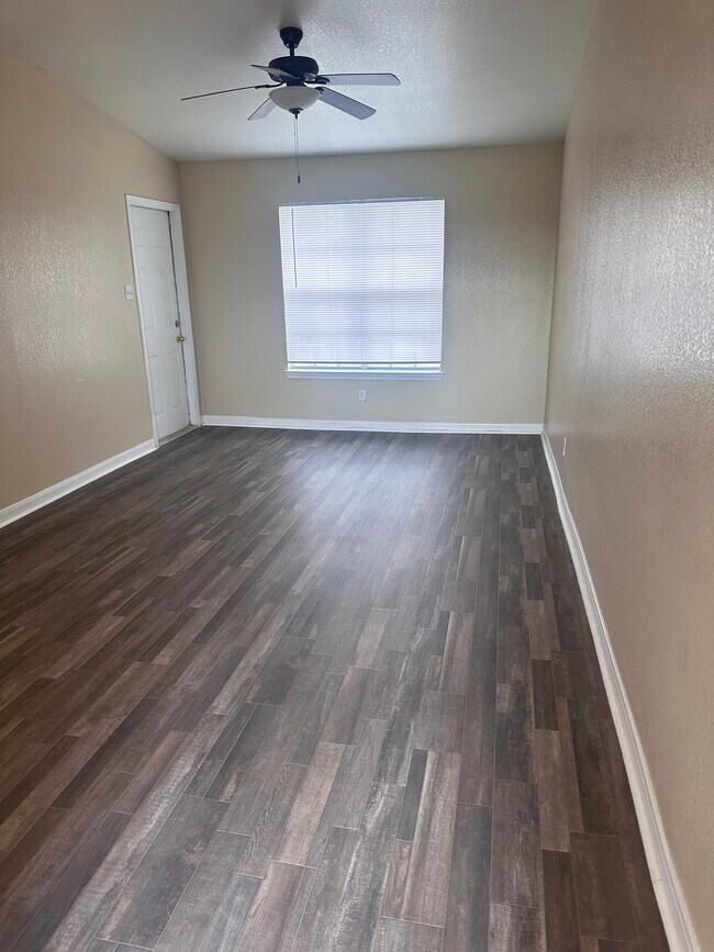 Photo - Escondido Creek Apartments