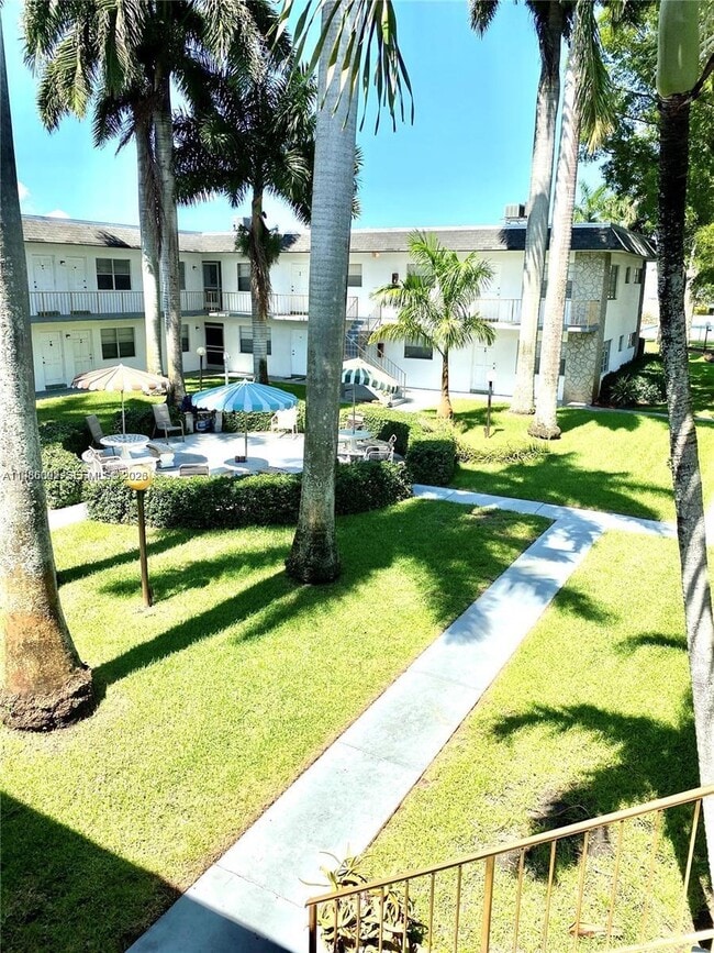 Building Photo - 6211 SW 37th St Unit 203