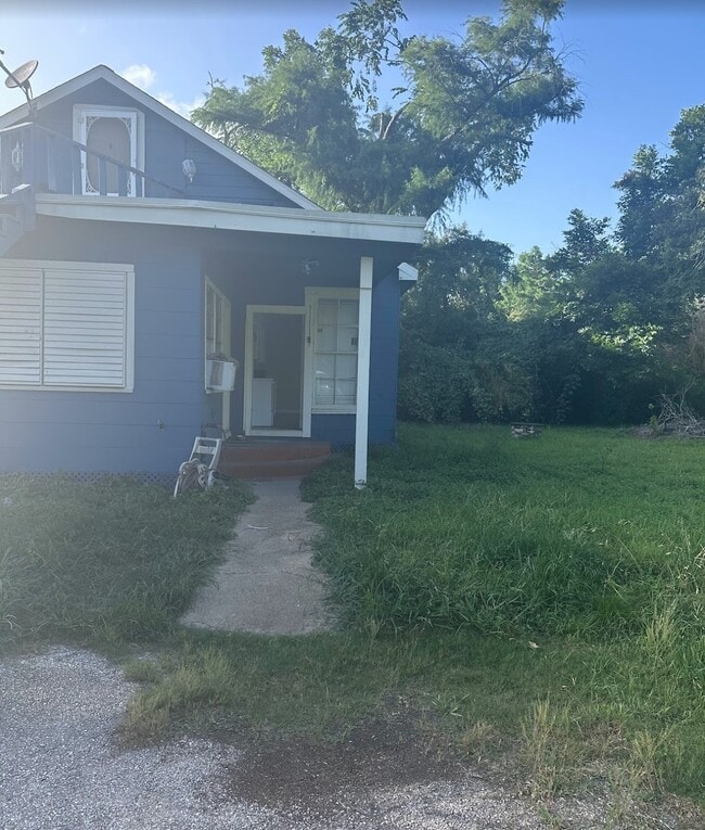 Photo - 310 N Rock Island St