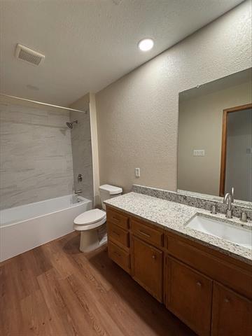 Photo - 702 Matthews Ct House