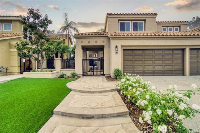 Building Photo - 13 Bernay