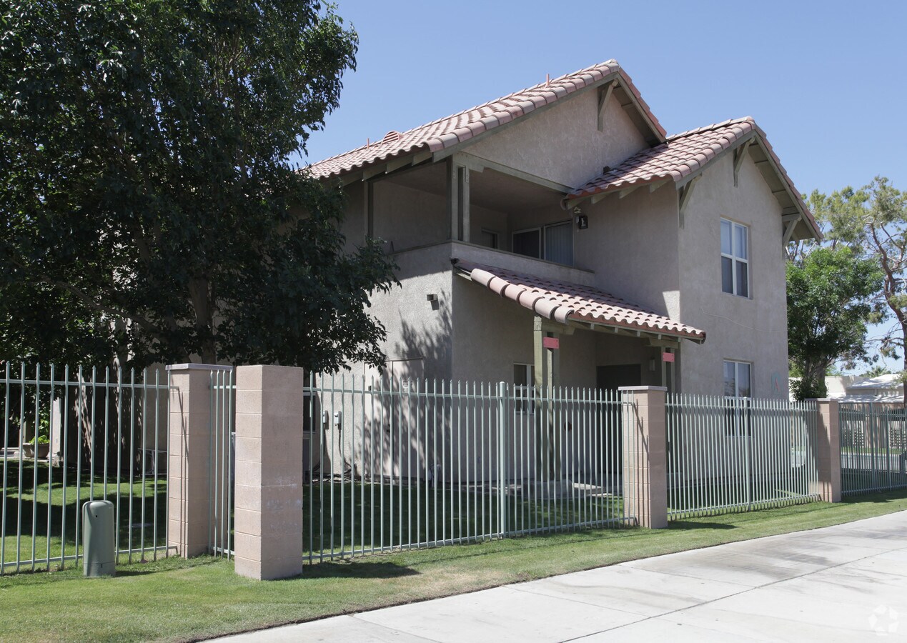 Photo - La Hacienda Apartments