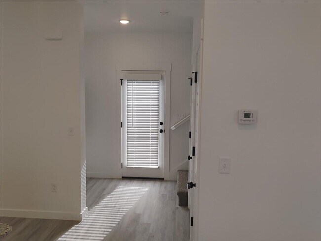 Photo - 841 Ventnor Ave