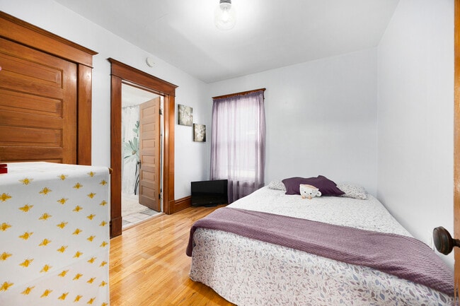 ALL UTILITES INCLUDED - 3271 Coit Ave