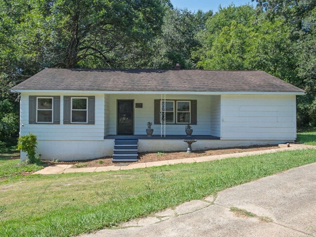 Building Photo - "Charming 3-Bedroom Home in Cramerton - Spacious 1217 Sq Ft with 2 Full Baths!"