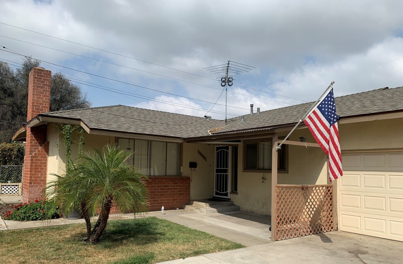 3 BEDROOM 2 BATH IN DESIRABLE RIVERSIDE AREA - 3 BEDROOM 2 BATH IN DESIRABLE RIVERSIDE AREA