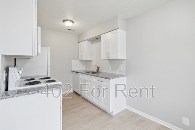 Photo - 8005 S 48th Ave