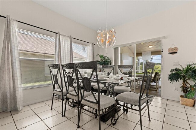 Photo - 526 Windsor Pl