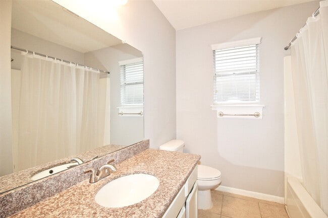 Building Photo - 2126 Highland Hills Dr