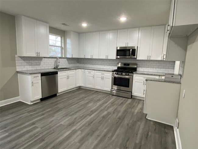 Photo - 602 Majestic St