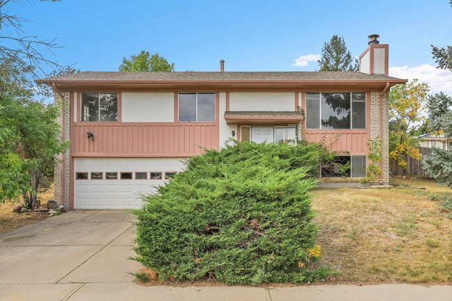 Building Photo - $2,950.00, 3-bed, 2.5-bath, located in Lak...
