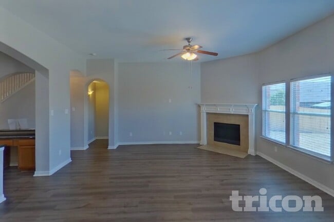 Photo - 7814 Longbow Ln