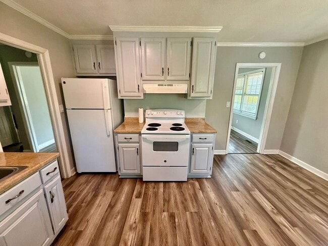 Photo - 2 Bedroom Home in Burlington with Hard Surface Flooring & Covered Porch