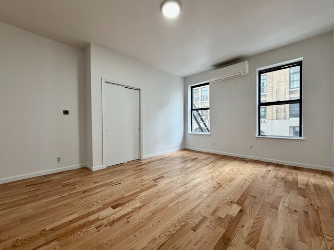 Photo - 346 W 52nd St Unit 3D