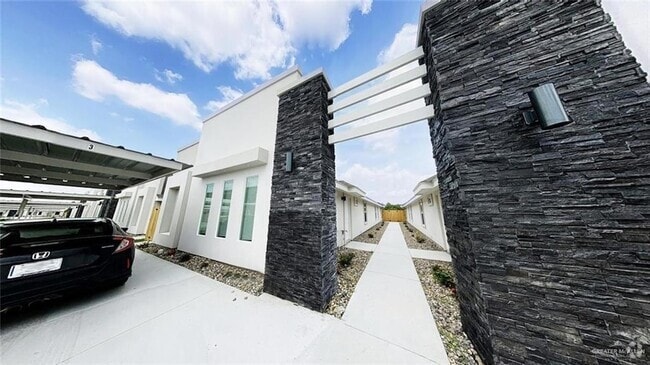 Building Photo - 2012 Summerland Ln Unit 3 Rental