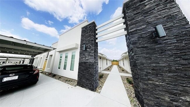 Building Photo - 2012 Summerland Ln Unit 3 Rental